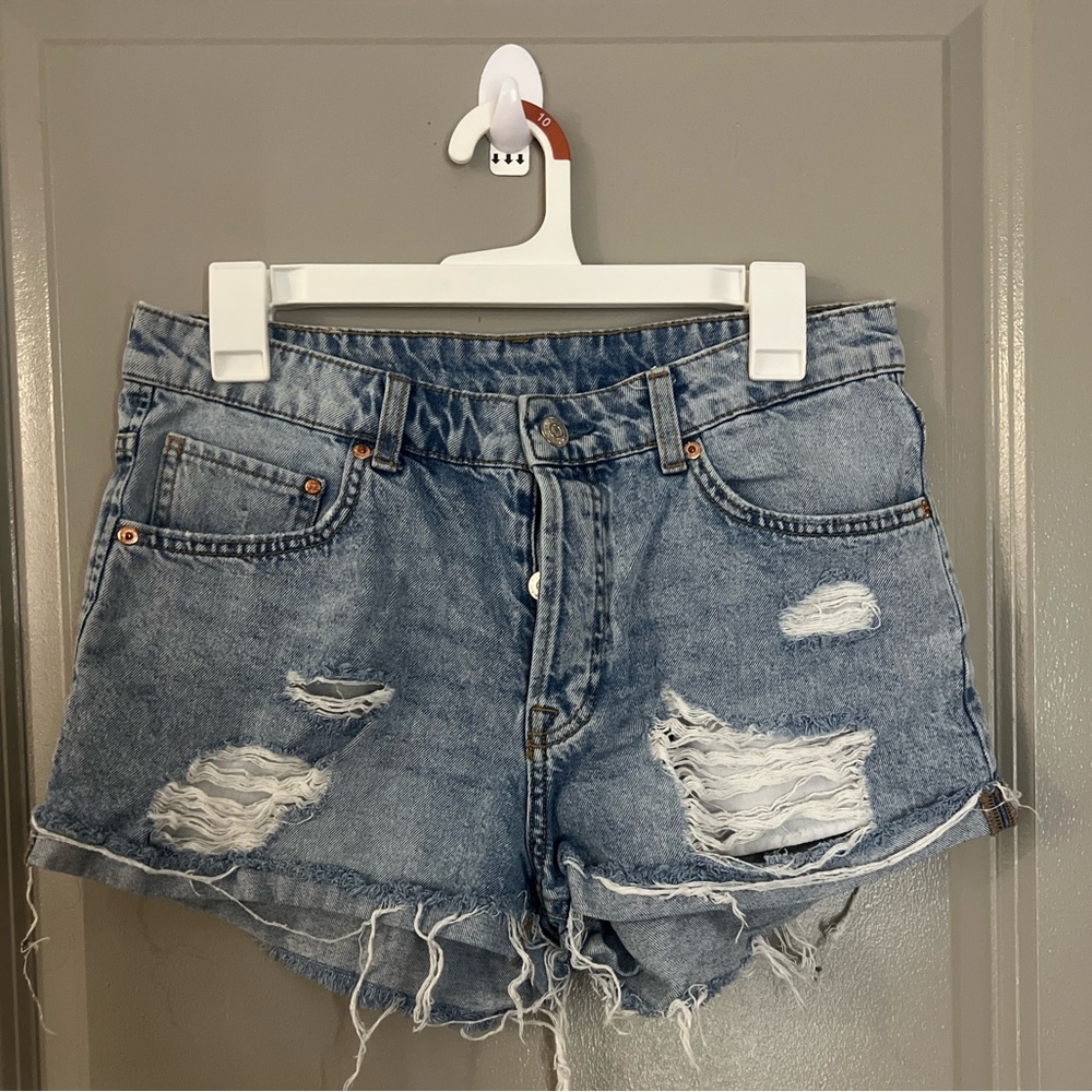 H&M boyfriend light wash shorts